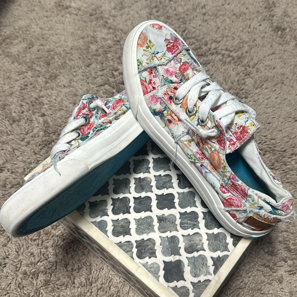 Blowfish Malibu Slip-On Floral Canvas Sneakers size 7 - Picture 2 of 6